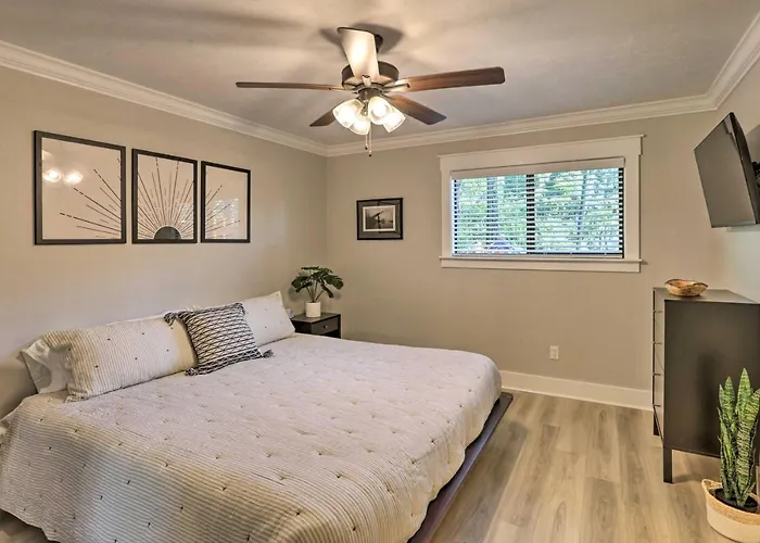 Pet-friendly Retreat, Near Parks!